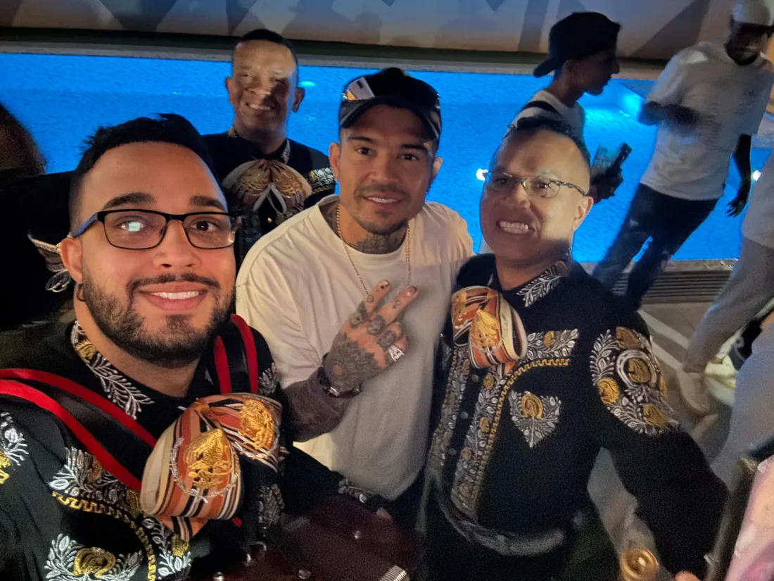 Mariachi Juvenil Mérida con el creador de contenido BelosMaki