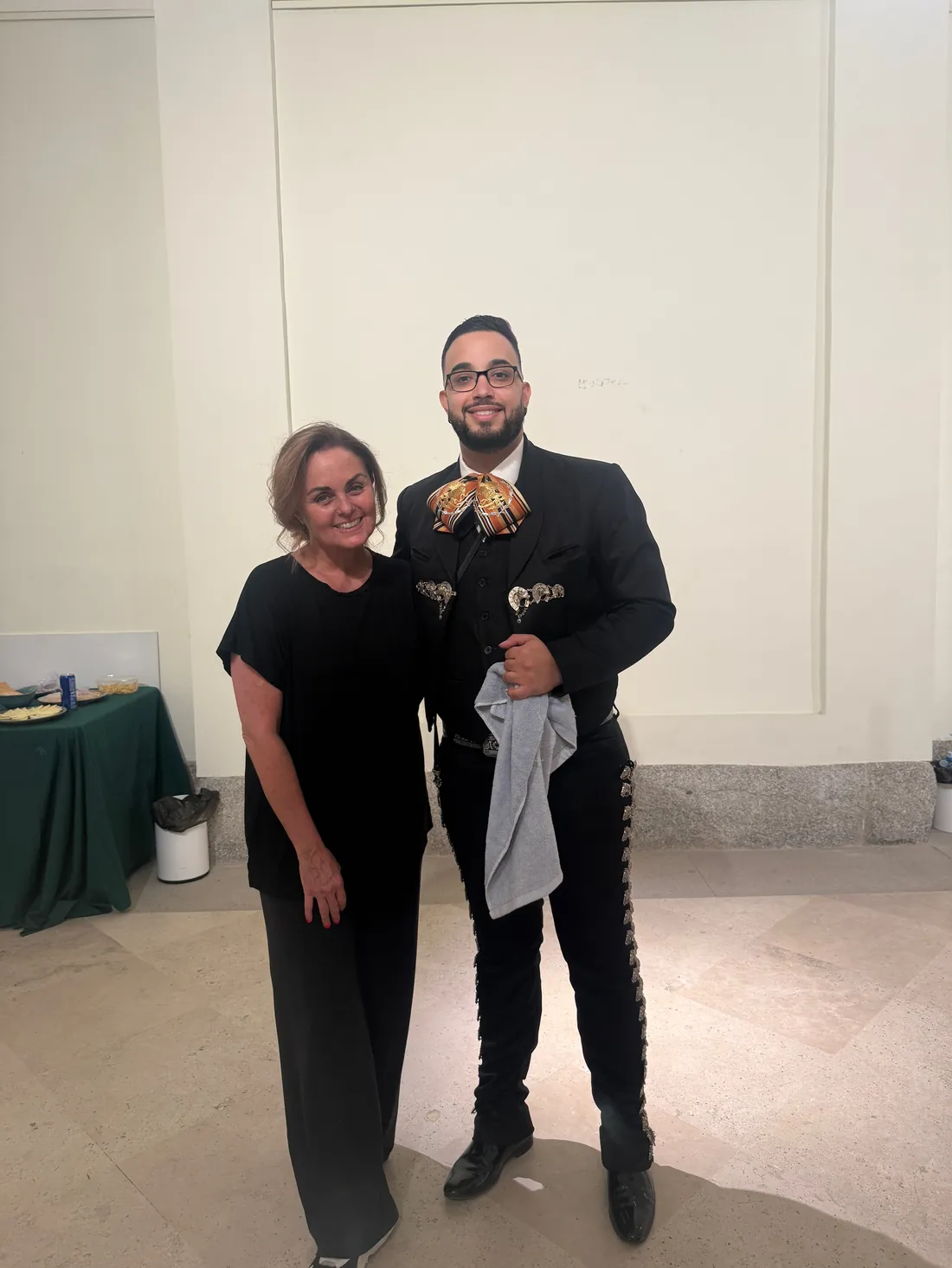 Mariachi Juvenil Mérida con la cantante y actriz Carmen Morales