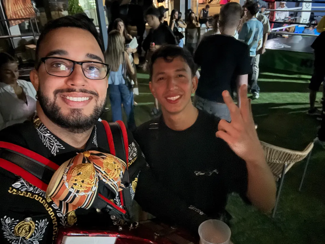 Mariachi Juvenil Mérida con el creador de contenido Chanty