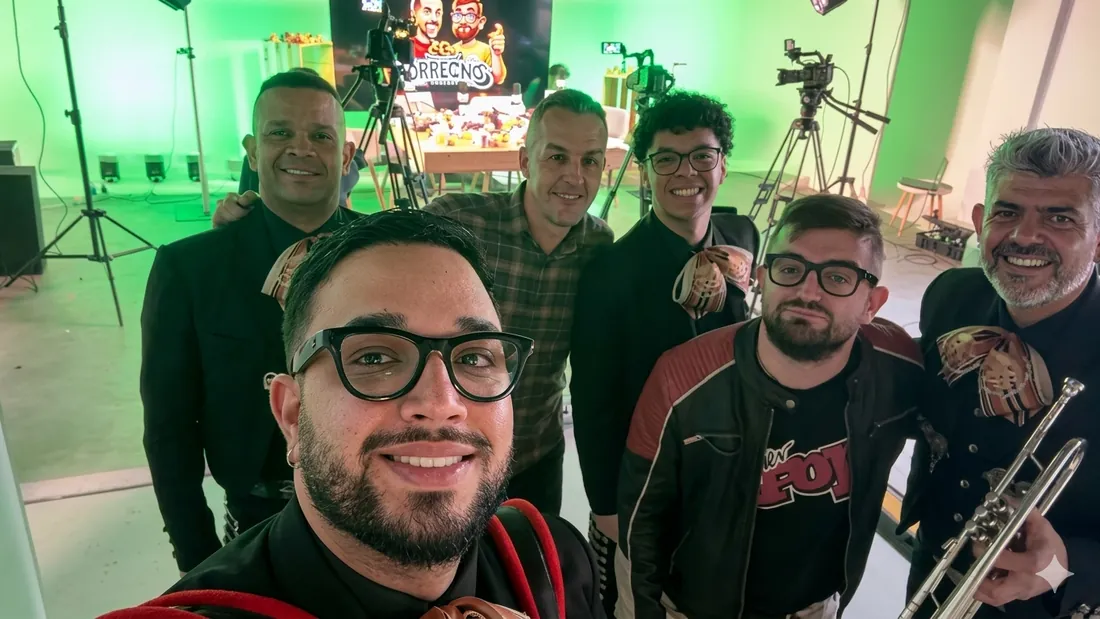 Mariachi Juvenil Mérida con el creador de contenido CociTuber