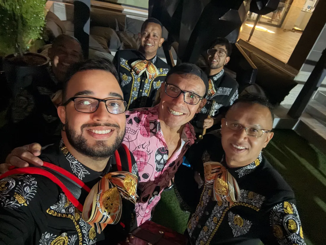 Mariachi Juvenil Mérida con el campeón mundial de boxeo Sergio Maravilla Martínez