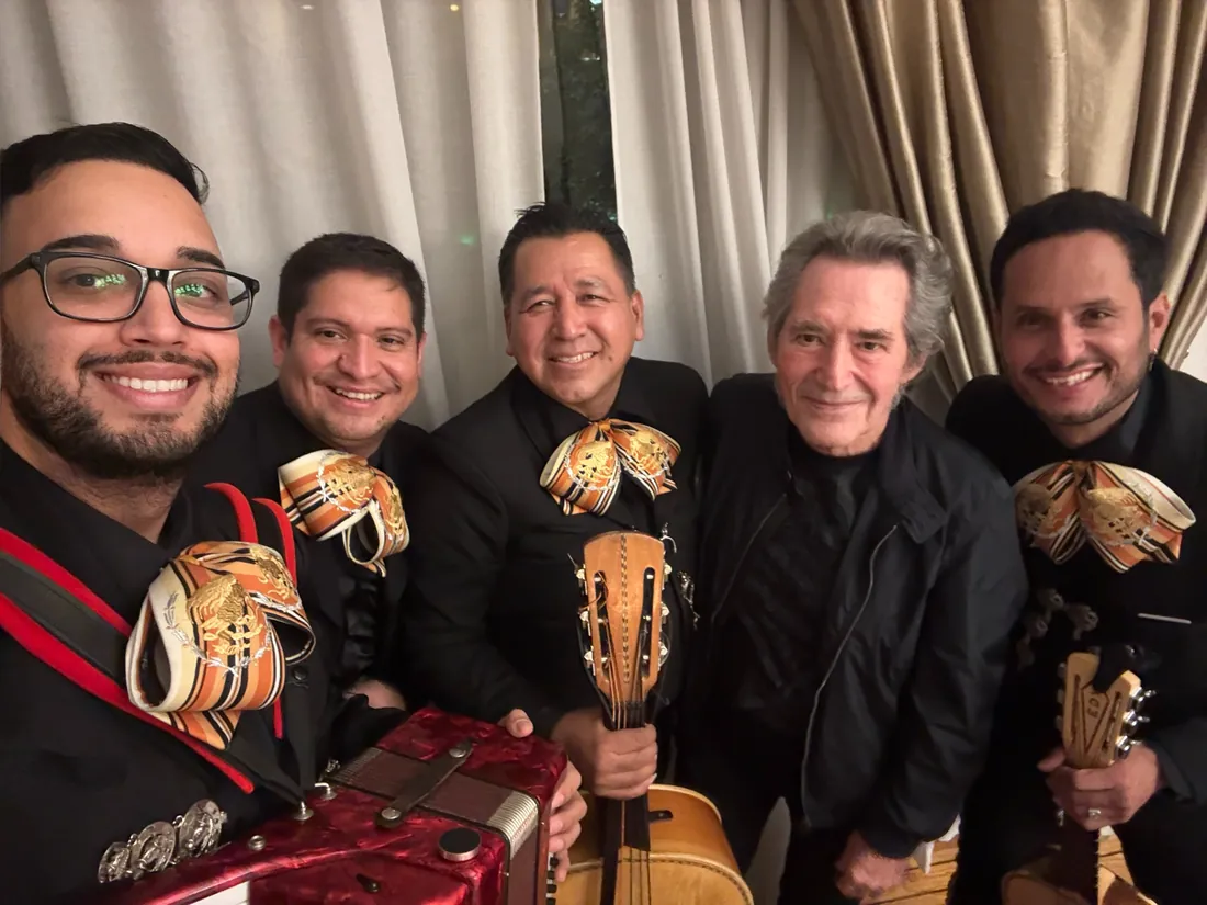 Mariachi Juvenil Mérida con Miguel Ríos