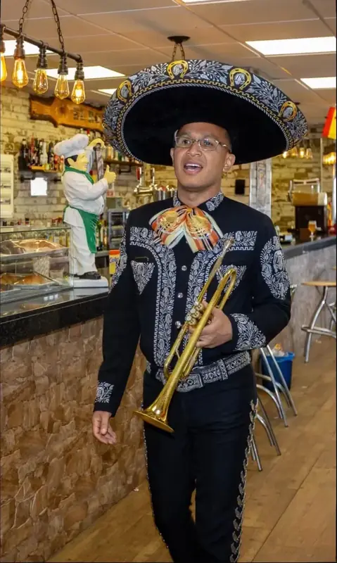 Mariachi trompeta en restaurante Madrid