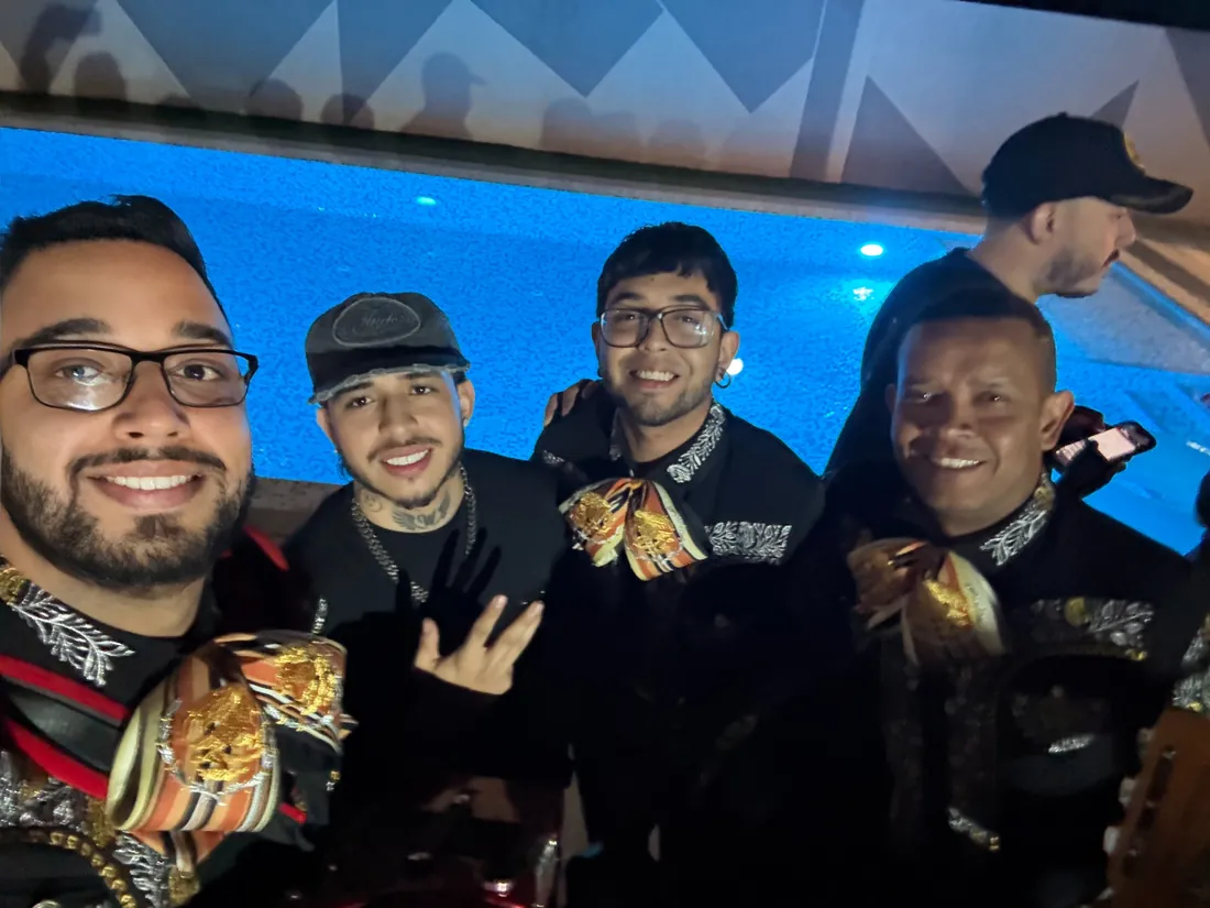 Mariachi Juvenil Mérida con el creador de contenido WestCol
