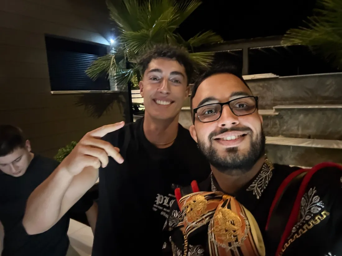Mariachi Juvenil Mérida con el creador de contenido Yo Soy Plex