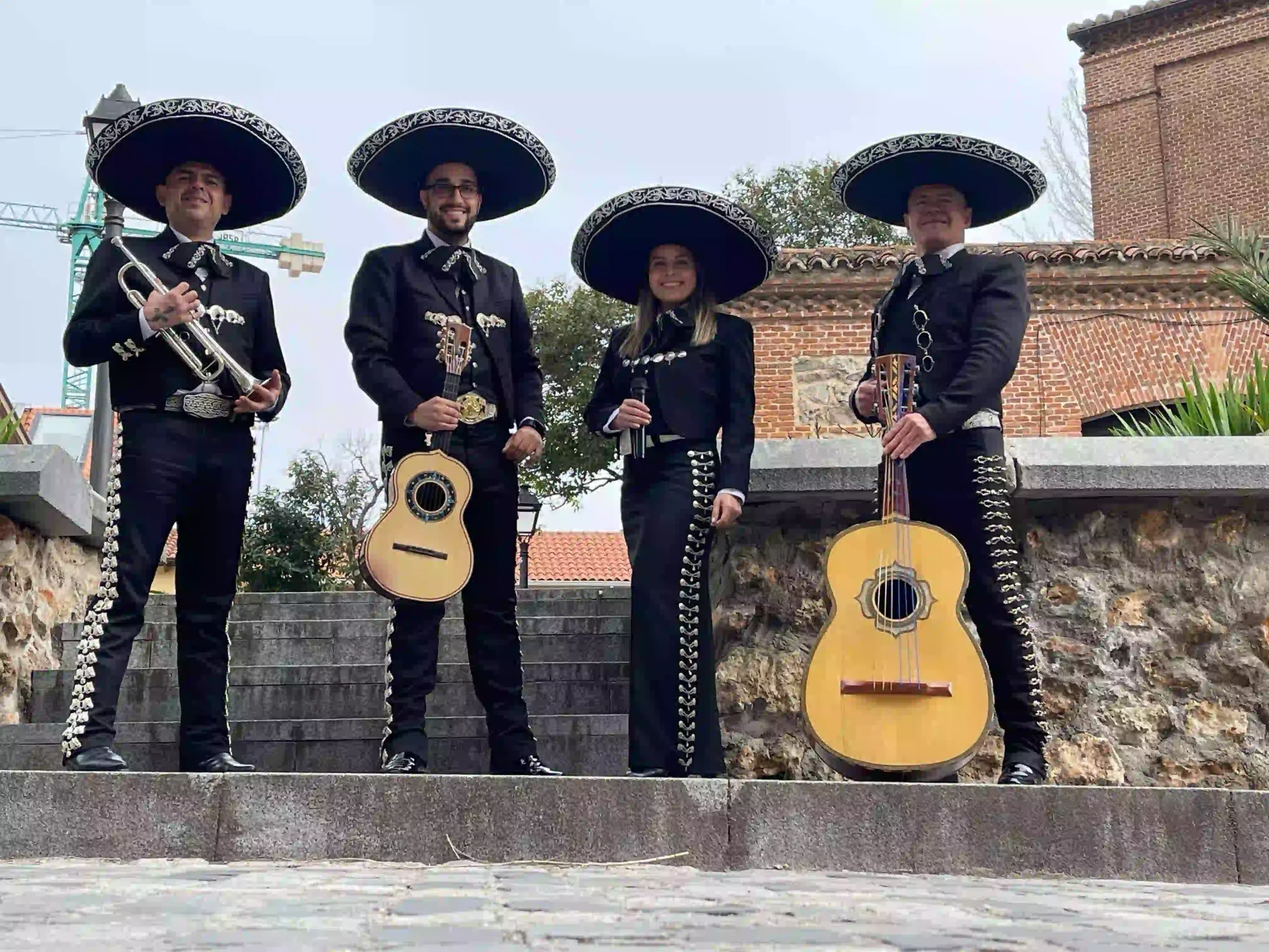 mariachis en madrid tocando boda