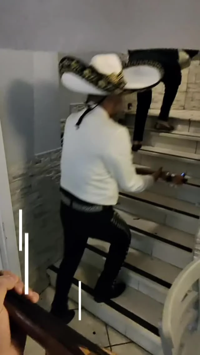 La Bikina siempre pone la piel de gallina…
Y aquí en Madrid no podía faltar este clásico del mariachi 🎺🇲🇽🔥
Si buscas mariachis en Madrid para una sorpresa, cumpleaños o evento especial, ¡cuenta con nosotros!
Llevamos la esencia de México a cada rincón de la ciudad 🌹🎶

¿Te gustaría que esta canción sonara en tu celebración?
📲 Escríbenos y lo hacemos realidad. 643700266 

#mariachisenmadrid #mariachimadrid #labikina #musicaenmadrid #mariachis