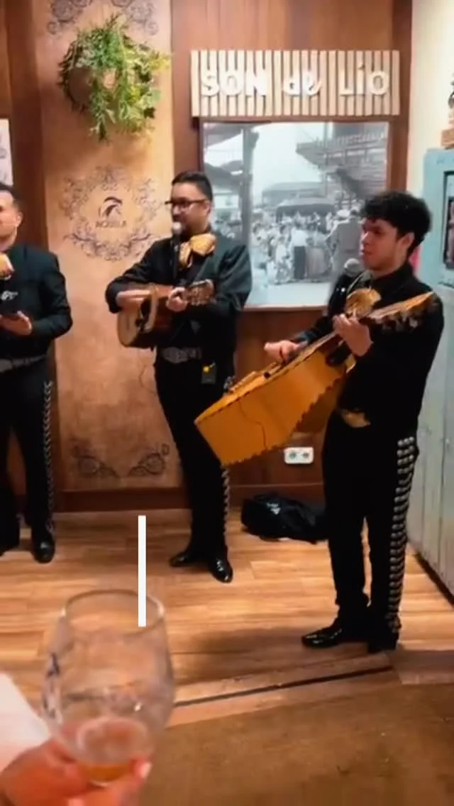 Un poco de así fue. 
#mariachijuvenilmerida #mariachisenmadrid #mariachienmadrid